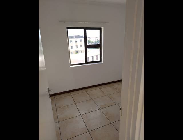 2 bed property to rent in STRAND